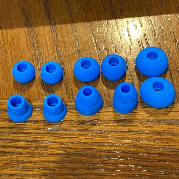 Flash Blue Replacement Earbud Tips for Beats Powerbeats3 Headphones - Picture 1 of 2